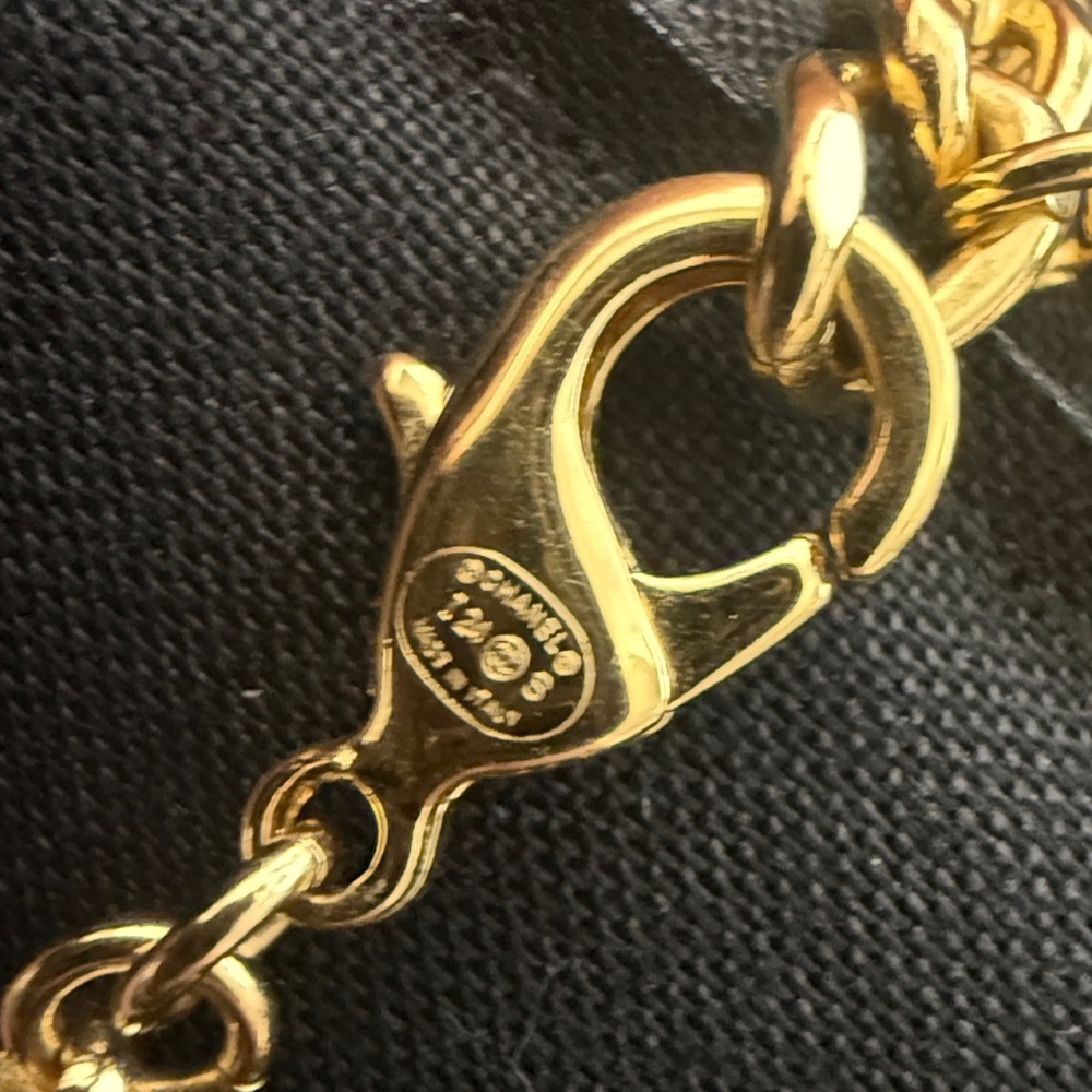 Chanel 2024 Bead Strand CC Gold and Cream Pearl Necklace - Picture 9 of 10